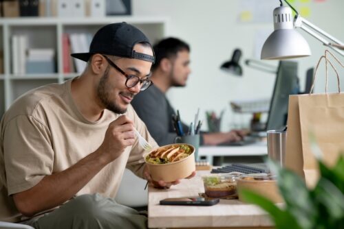 Comida en porciones pequeñas después de la cirugía bariátrica